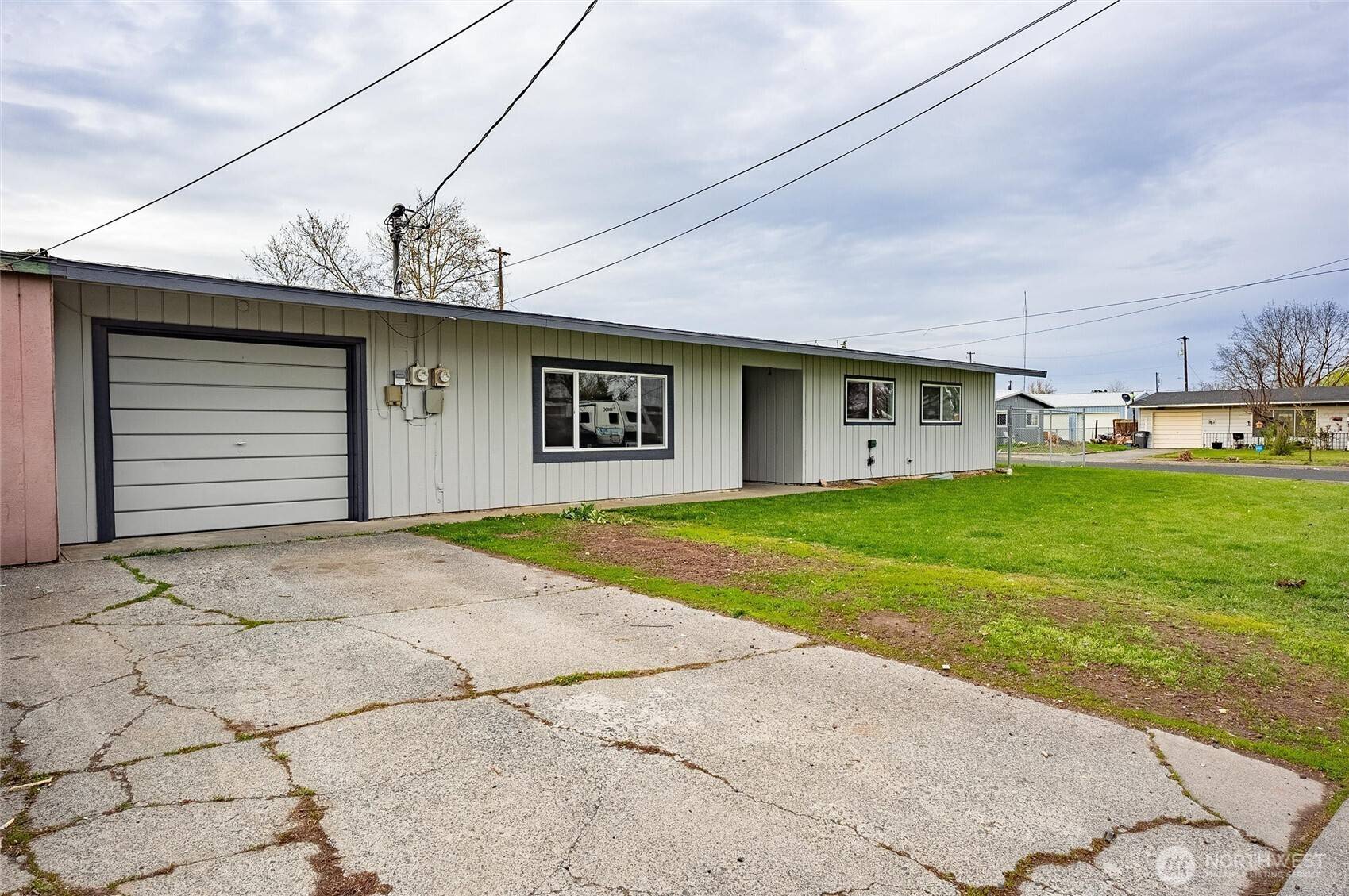 Moses Lake, WA 98837,9011 Bong LOOP #B