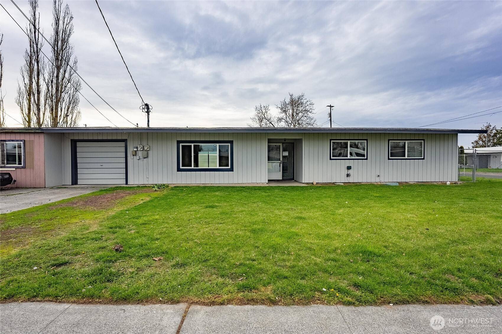 Moses Lake, WA 98837,9011 Bong LOOP #B