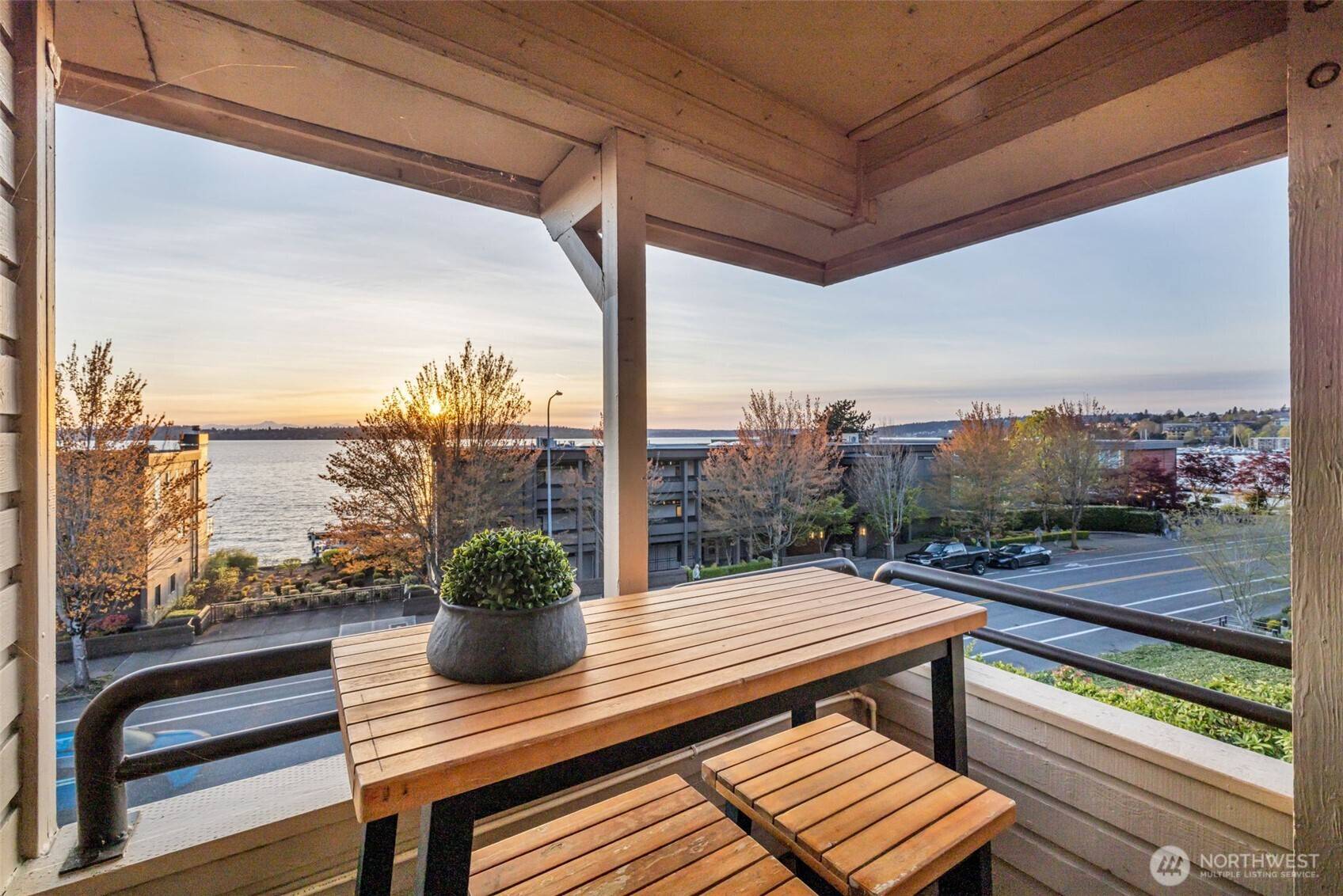 Kirkland, WA 98033,818 Lake ST S #818
