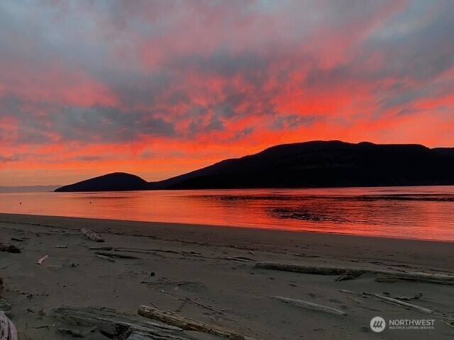 Anacortes, WA 98221,4942 West Shore RD