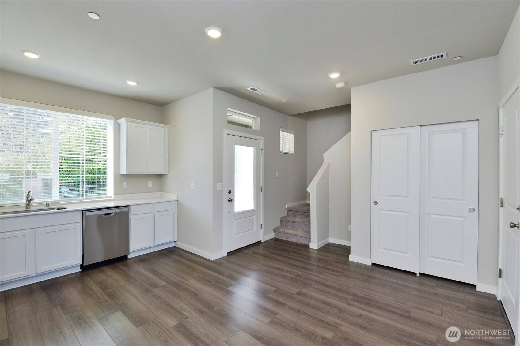 Tacoma, WA 98404,5215 E Court M
