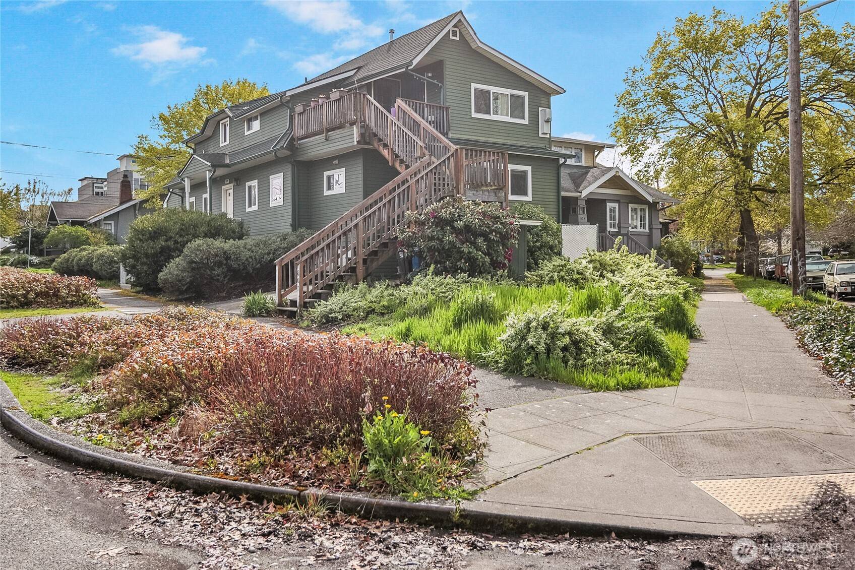 Seattle, WA 98115,809 NE 62nd ST