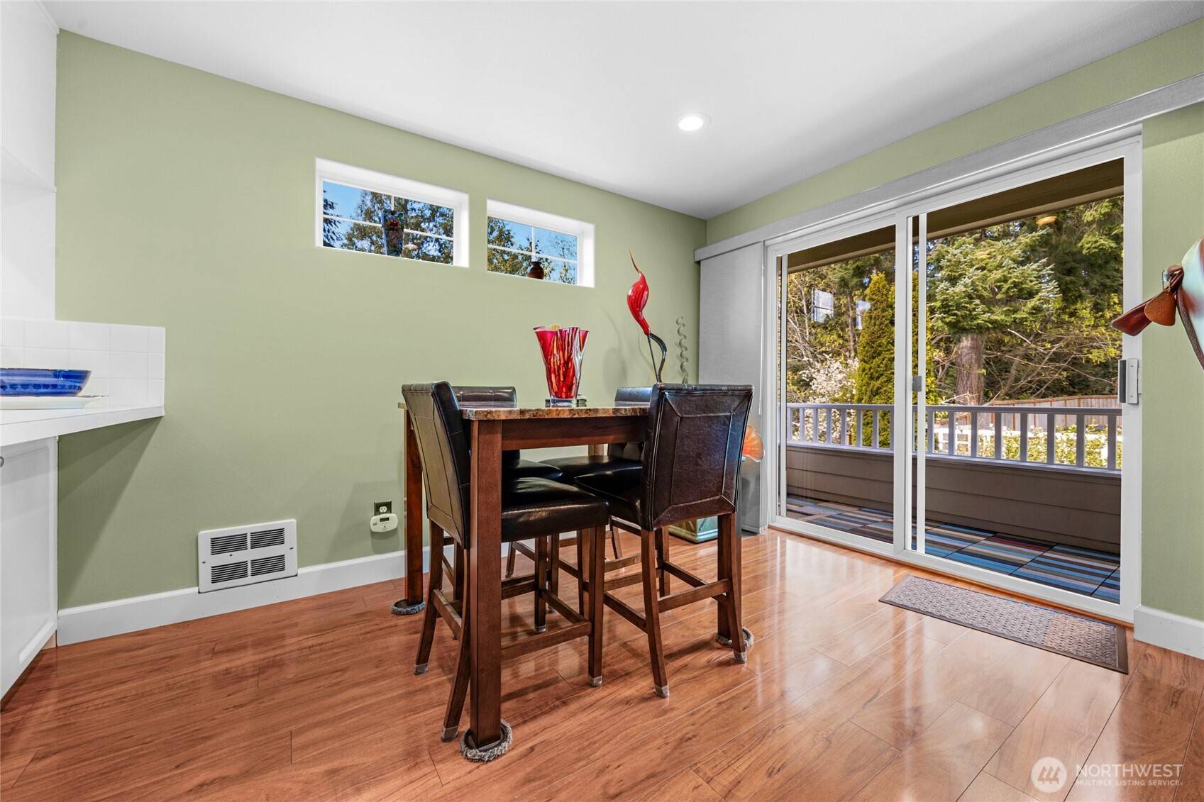 Edmonds, WA 98026,7207 210th ST SW #101