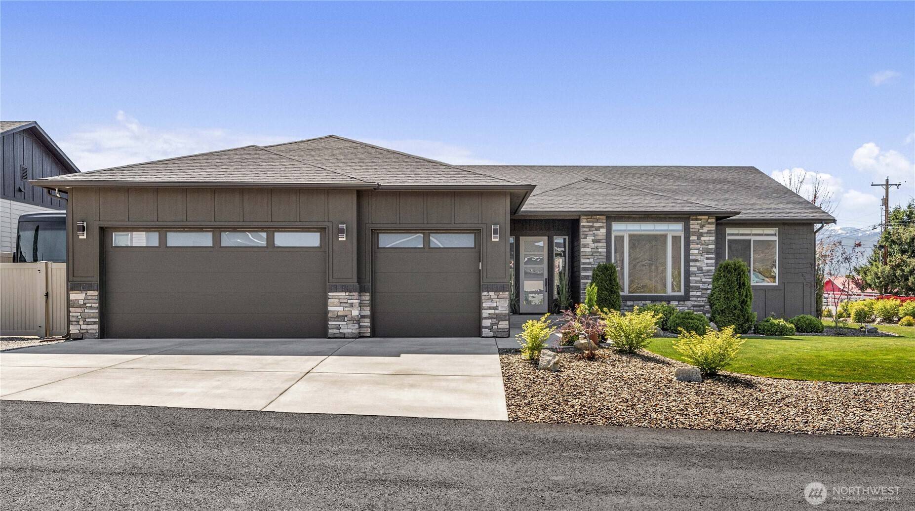 East Wenatchee, WA 98802,480 Spruce CT NW