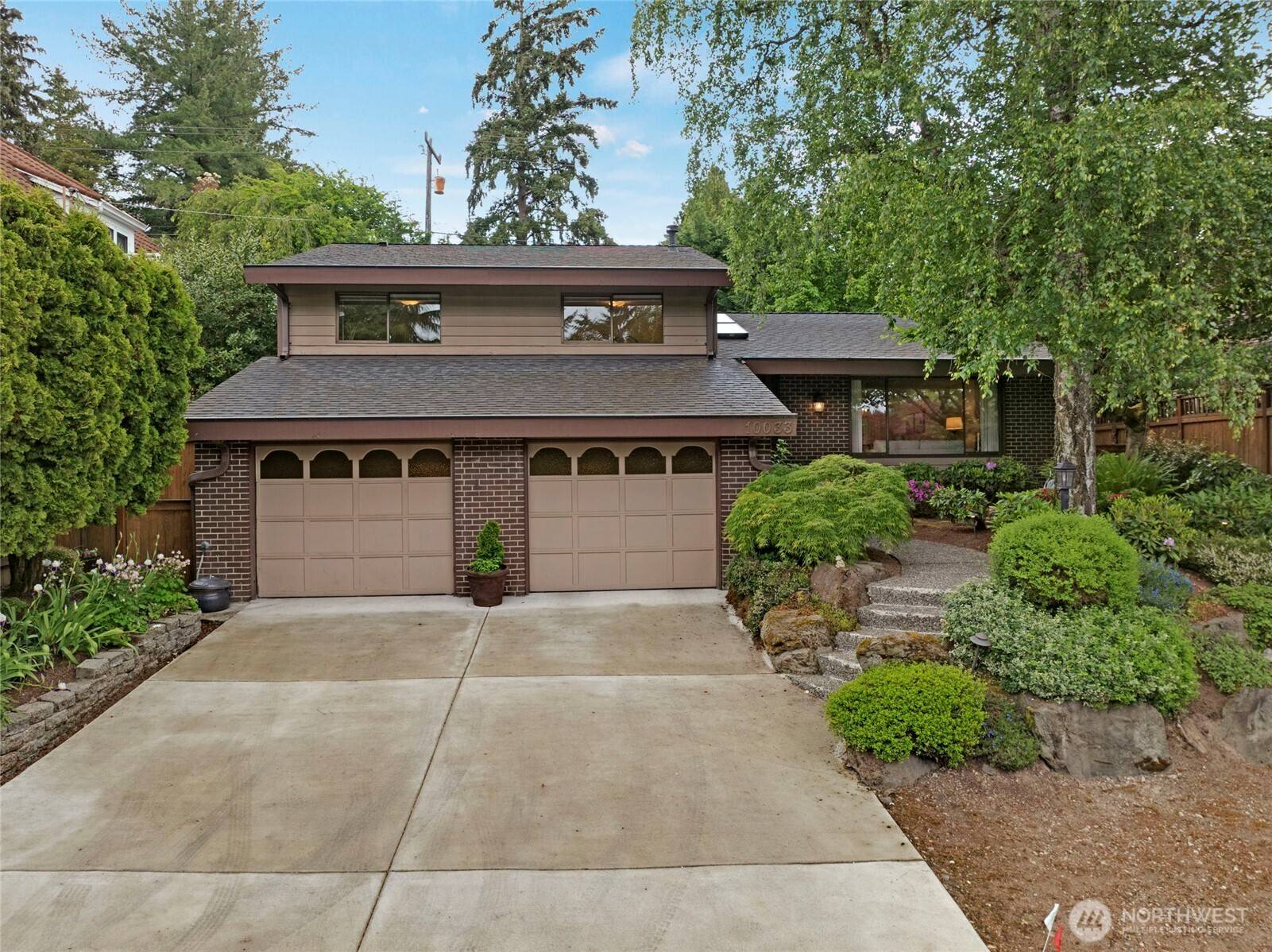 Seattle, WA 98125,10033 46th PL NE