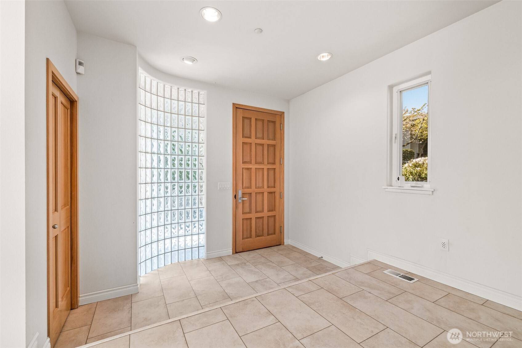 Lake Forest Park, WA 98155,19749 53rd AVE NE