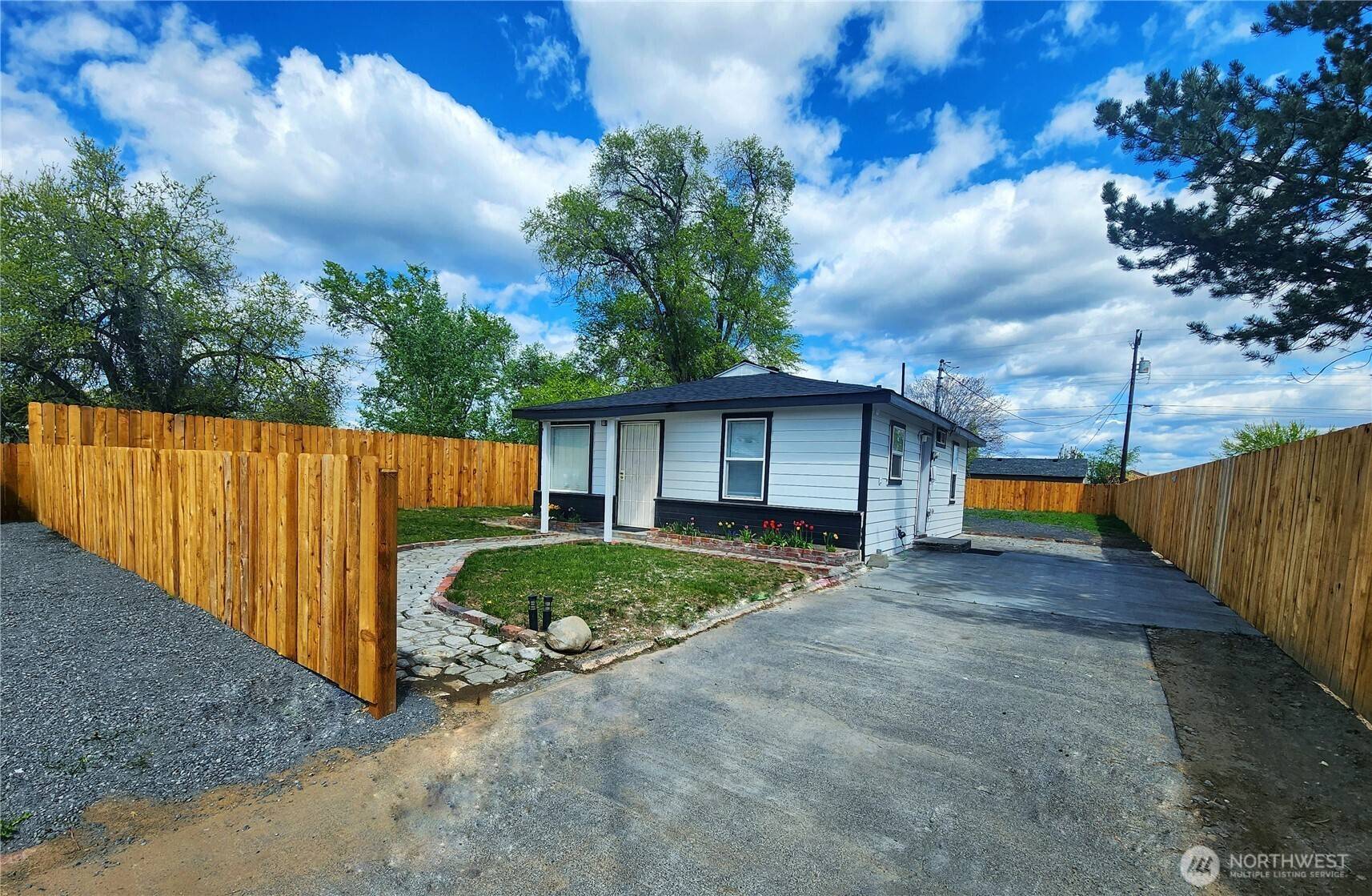 Moses Lake, WA 98837,3021 W Peninsula