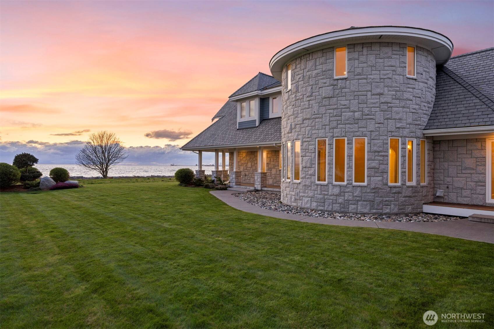Point Roberts, WA 98281,581 Marine DR