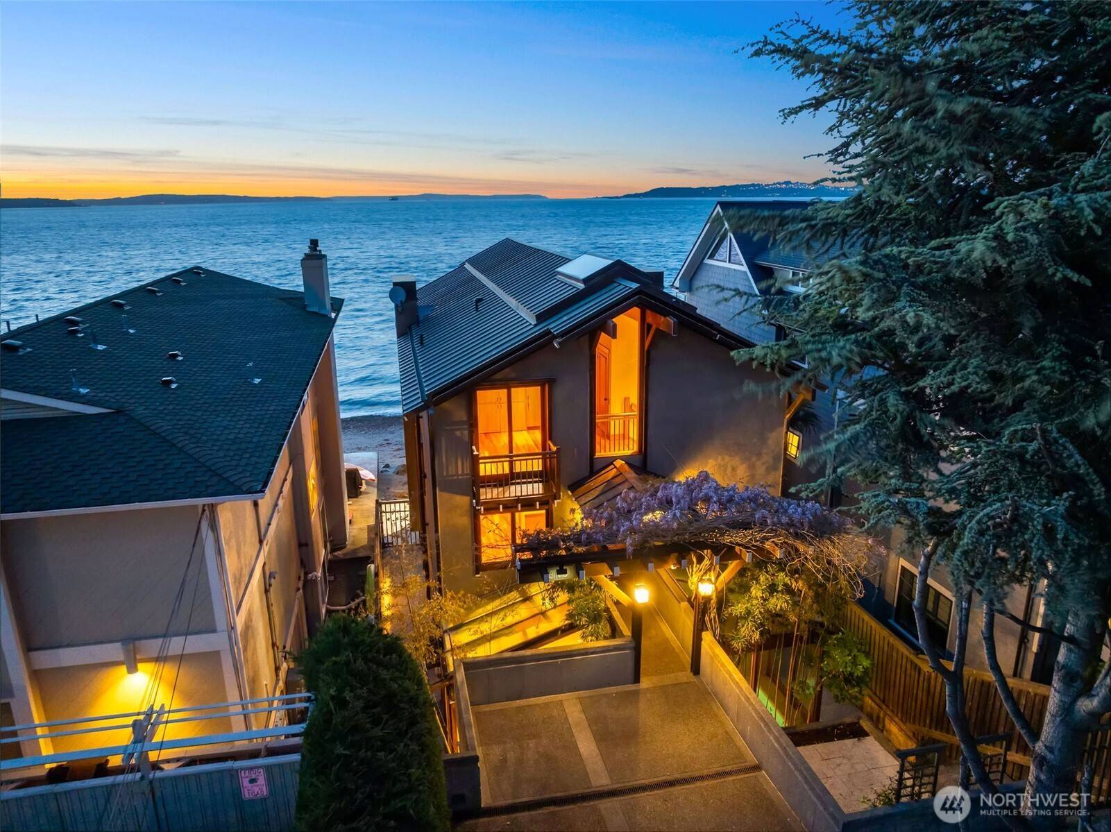 Seattle, WA 98116,3103 Alki AVE SW