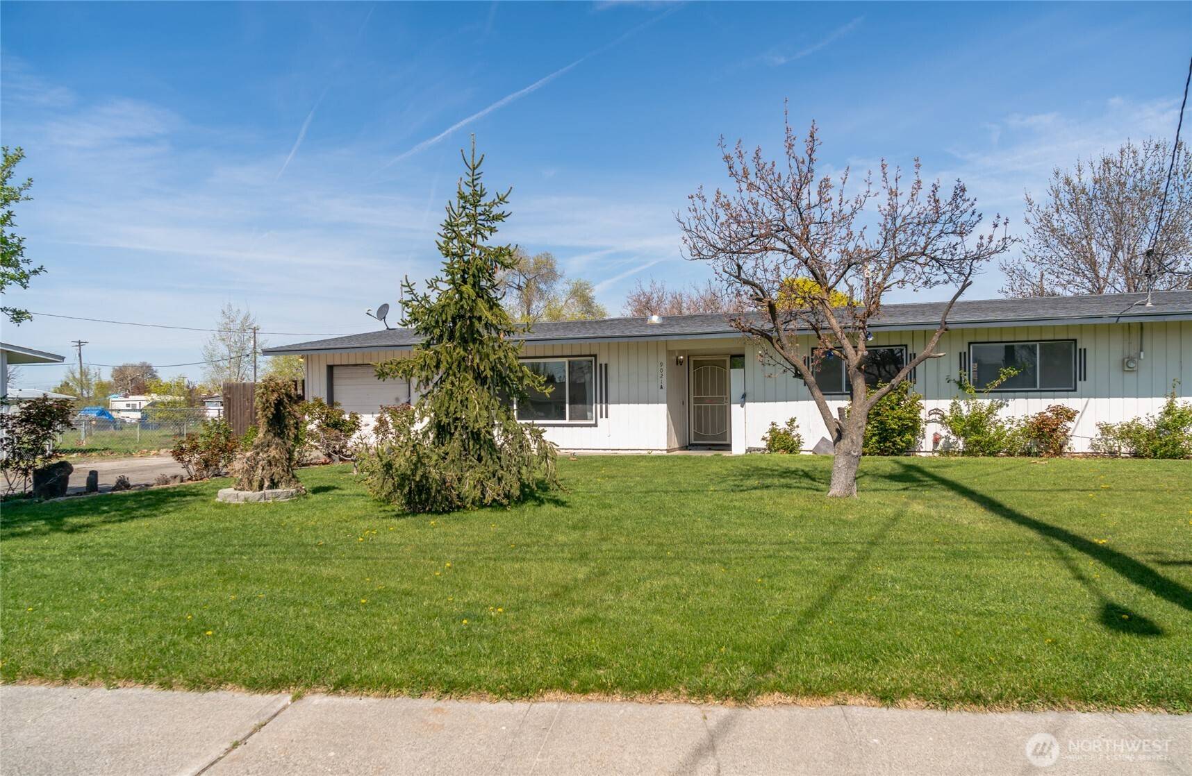 Moses Lake, WA 98837,9021 McConnell #A