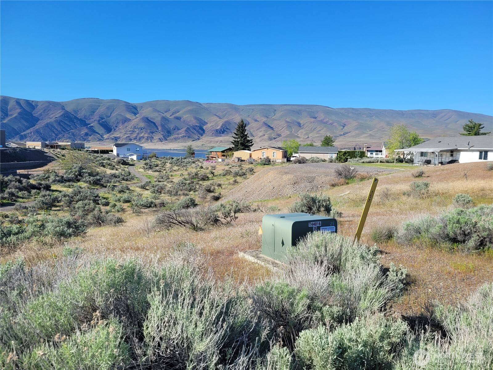 Mattawa, WA 99349,517 Island View SW