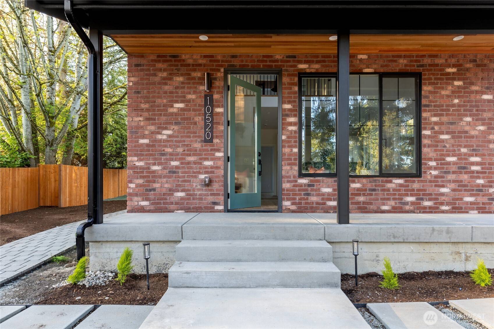 Kirkland, WA 98033,10520 NE 111th PL