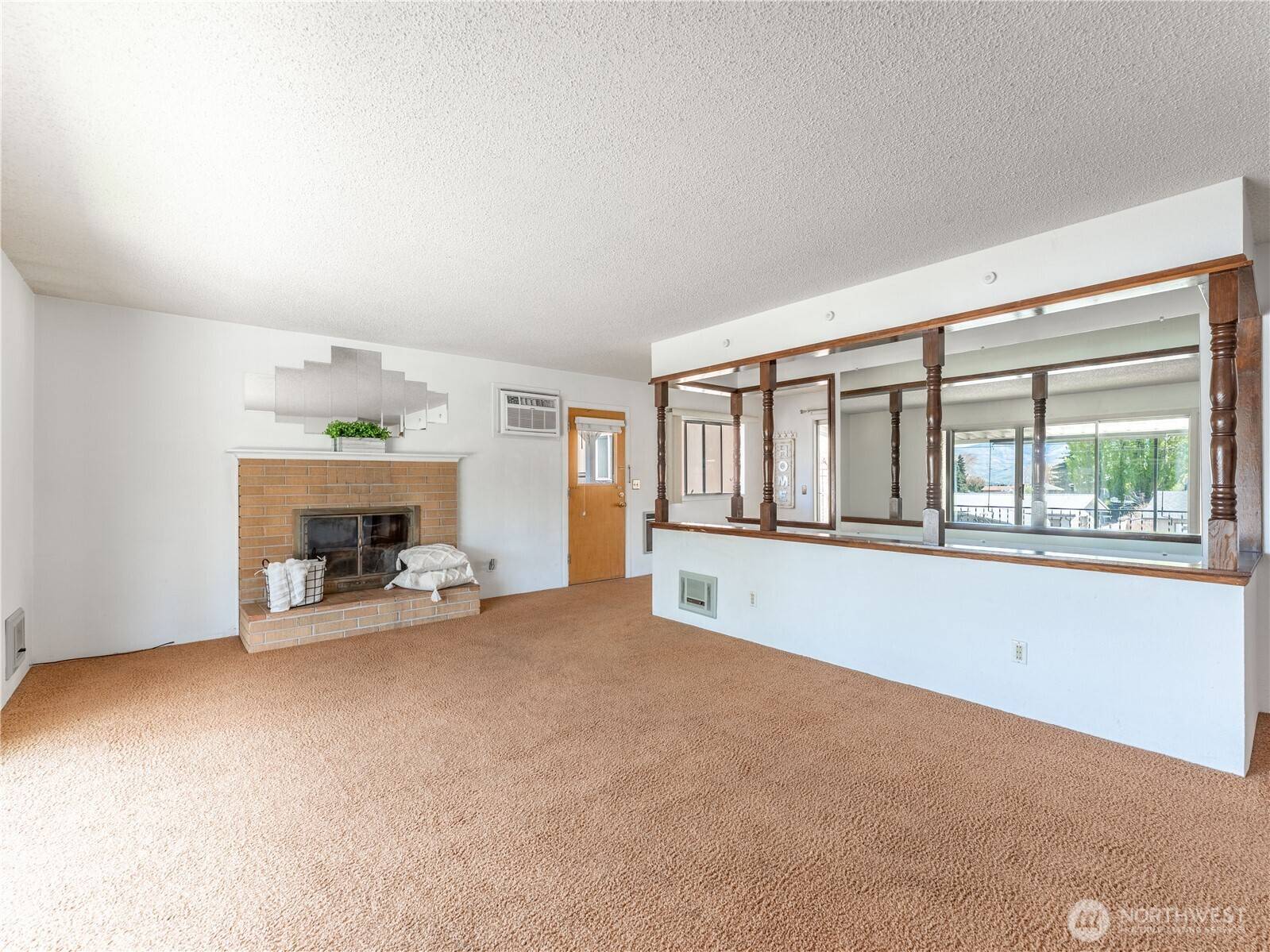 East Wenatchee, WA 98802,105 S Houston AVE