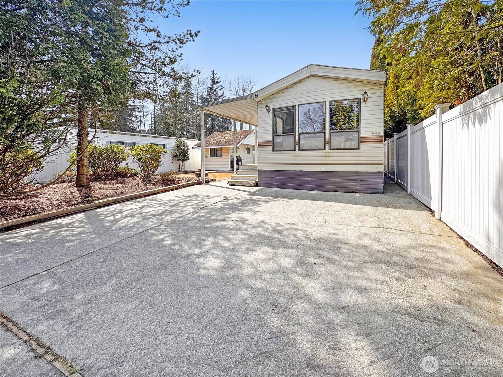Blaine, WA 98230,5001 Bay Road #E27