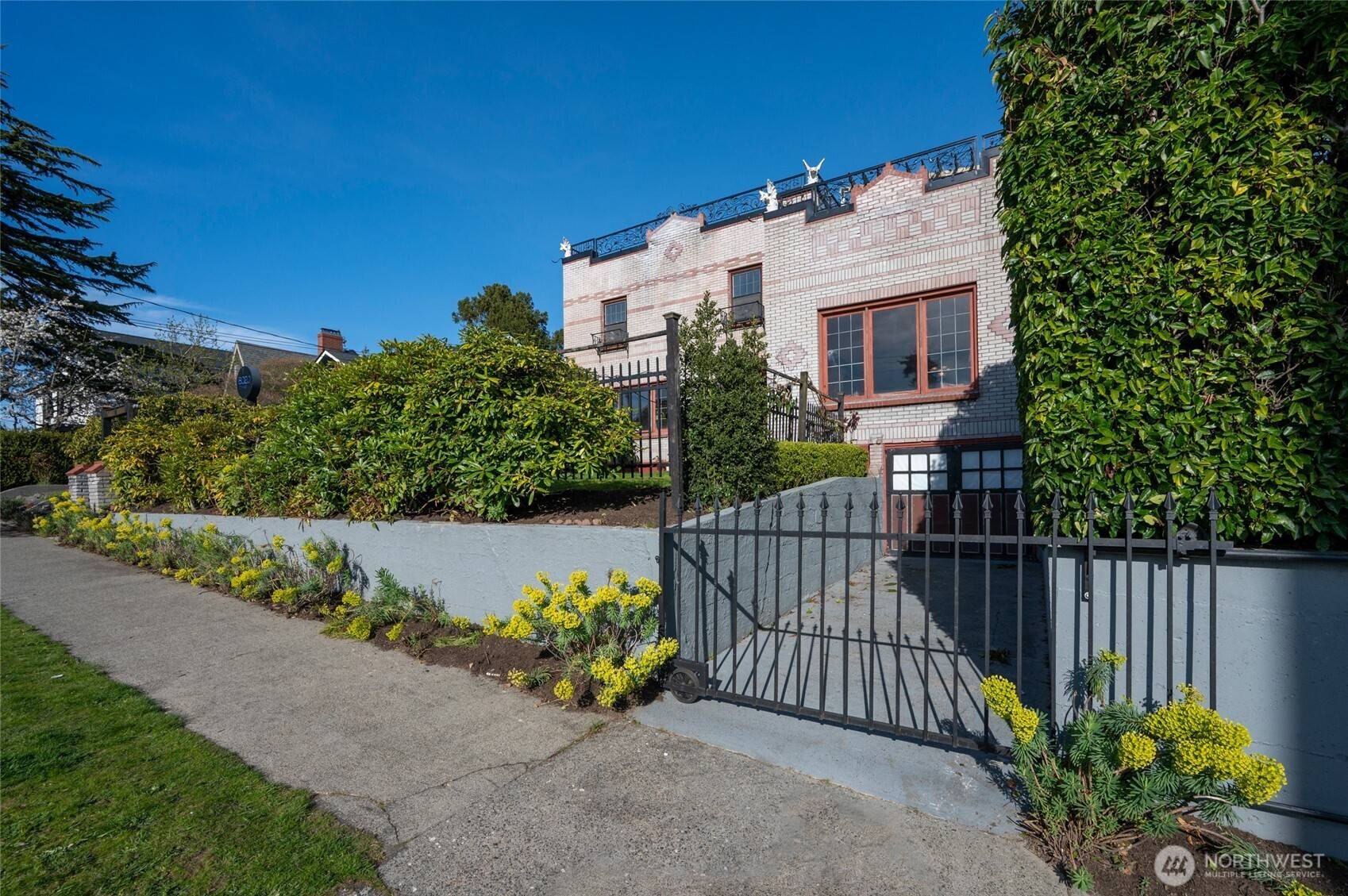 Seattle, WA 98117,8020 25th Avenue NW