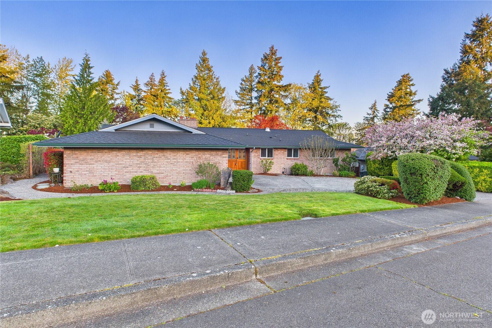 Bellevue, WA 98005,1323 121st AVE SE