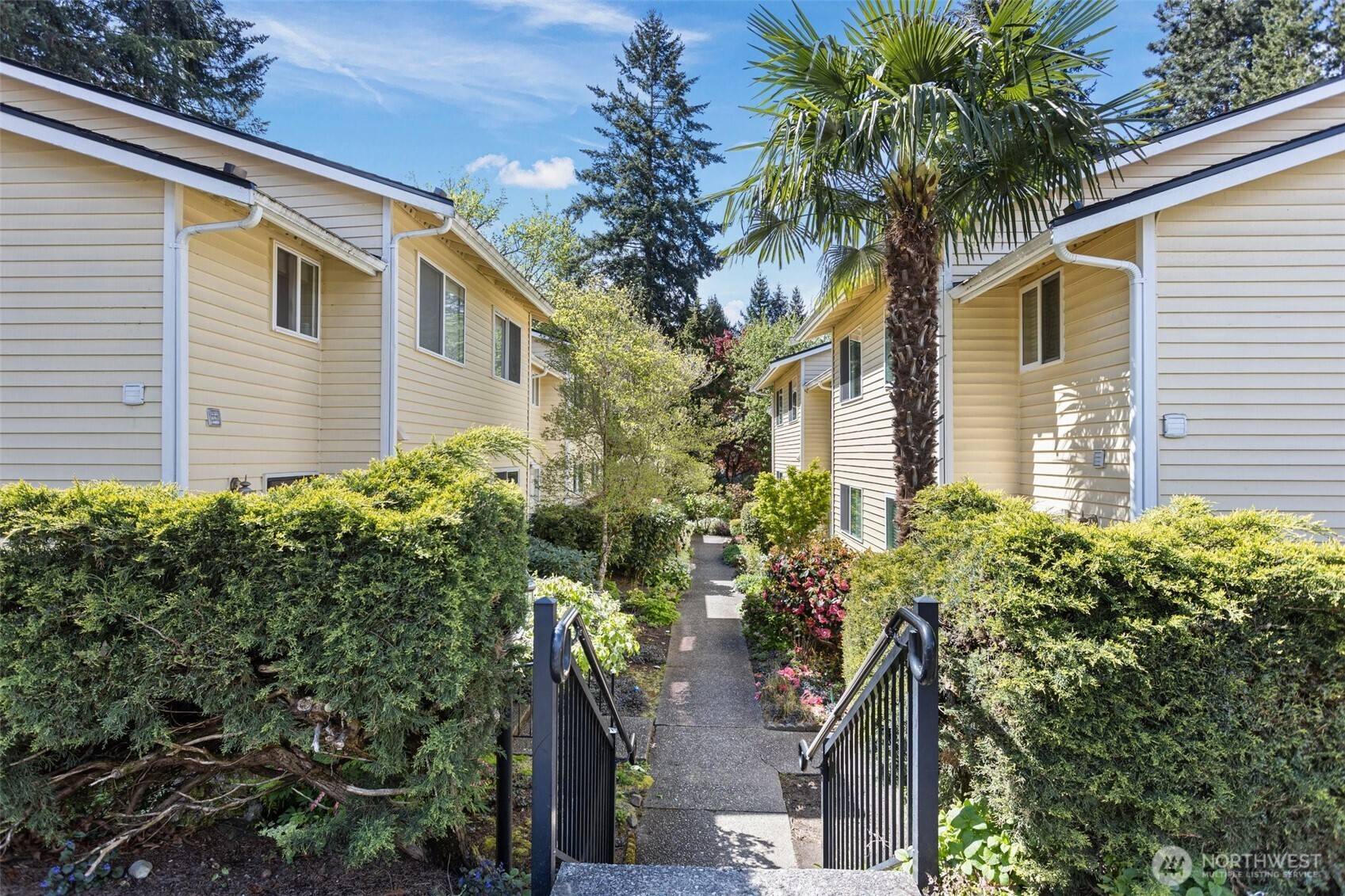 Kirkland, WA 98034,10010 NE 120th #B2