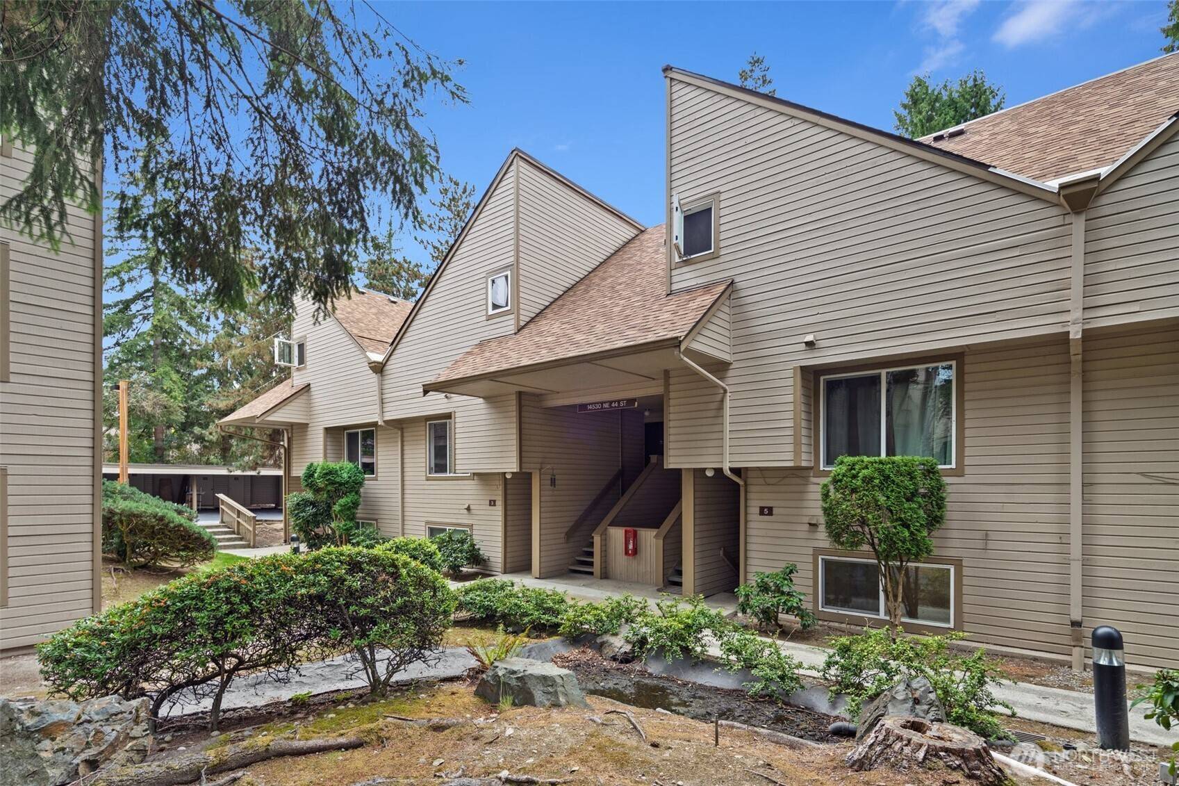 Bellevue, WA 98007,14530 NE 44th St #L5