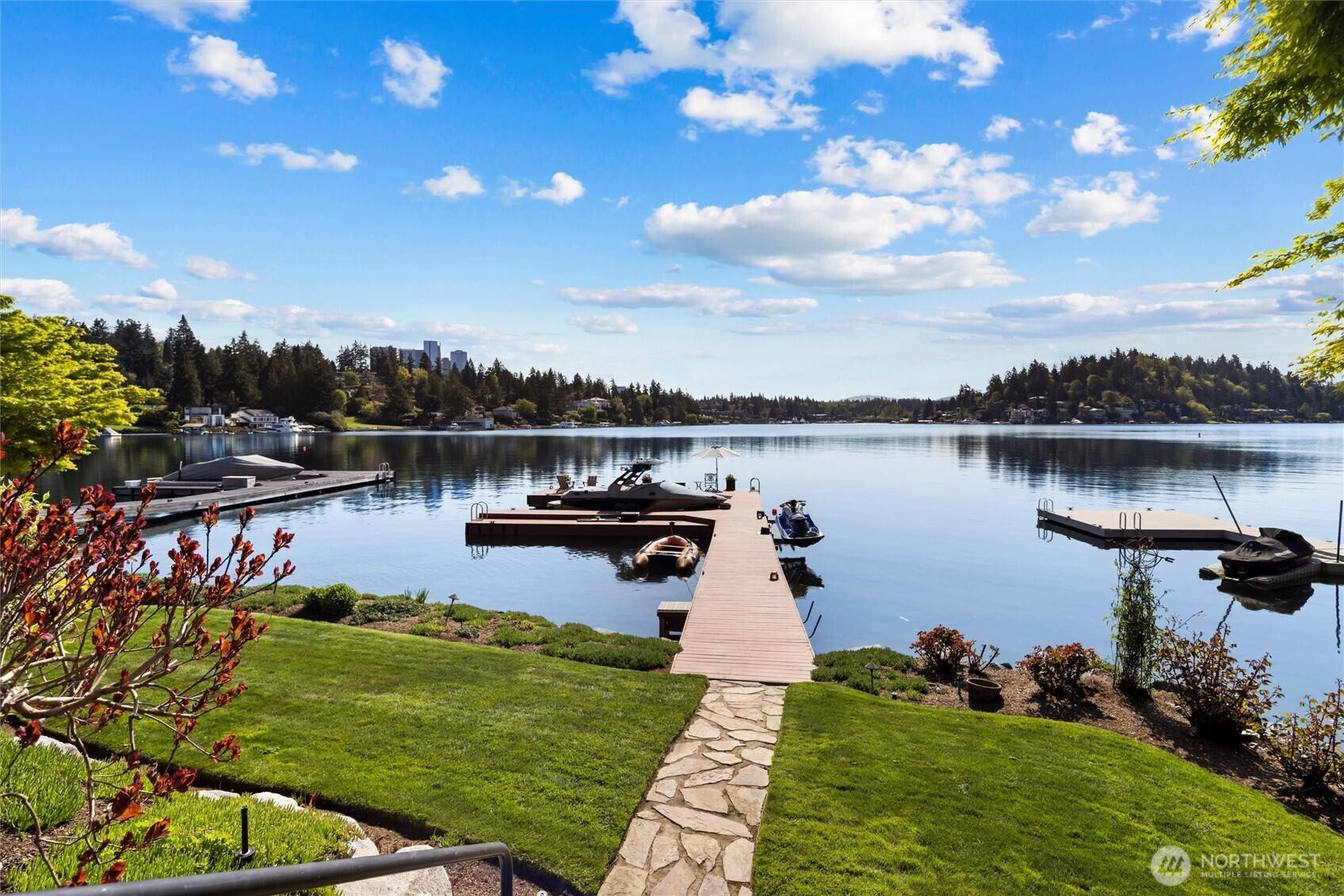 Medina, WA 98039,484 Overlake DR E