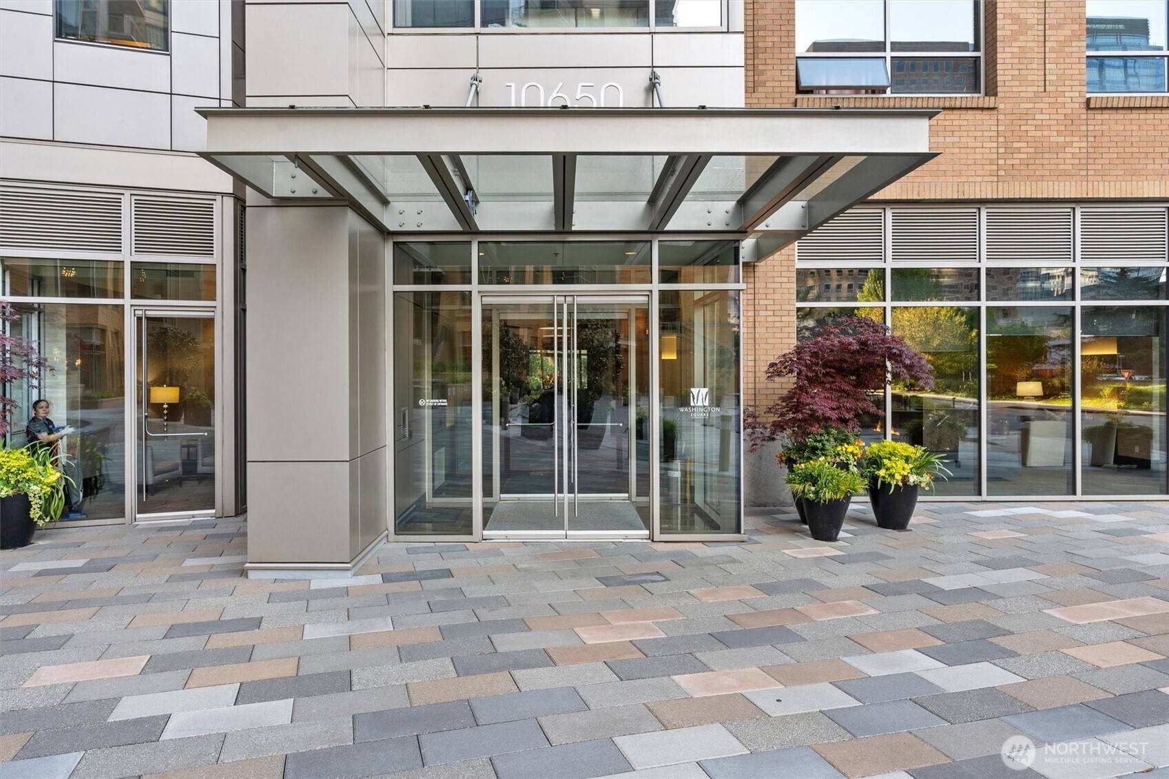 Bellevue, WA 98004,10650 NE 9th PL #927