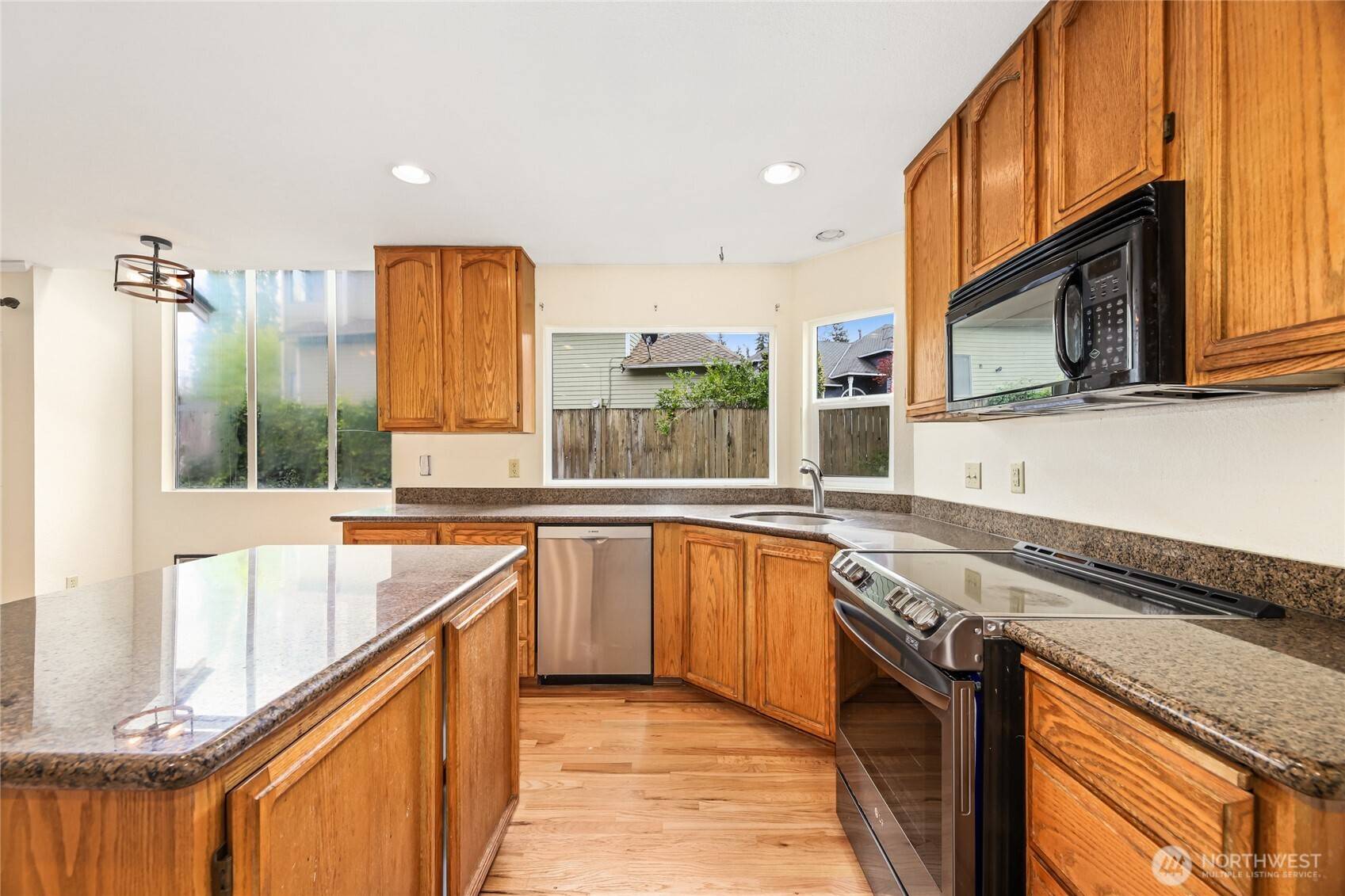 Federal Way, WA 98003,337 S 302nd PL