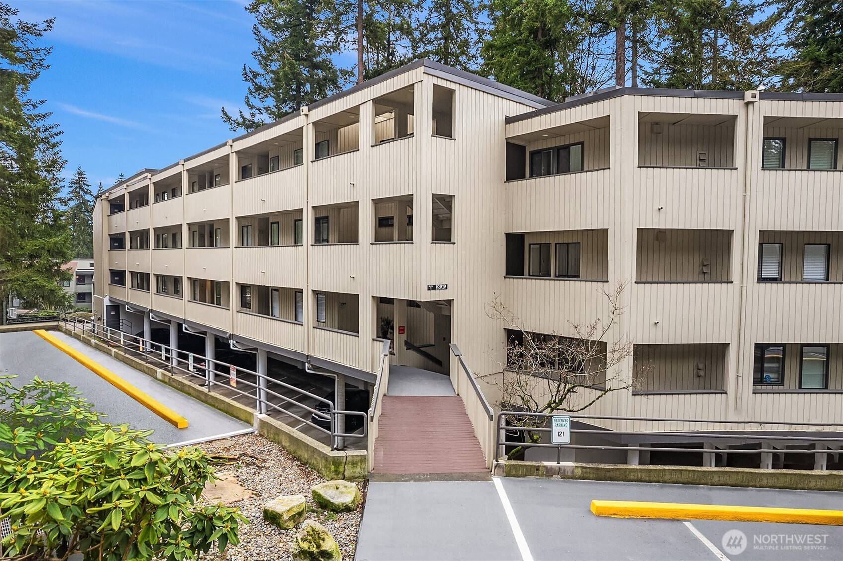Bellevue, WA 98004,10819 NE 37th PL #106