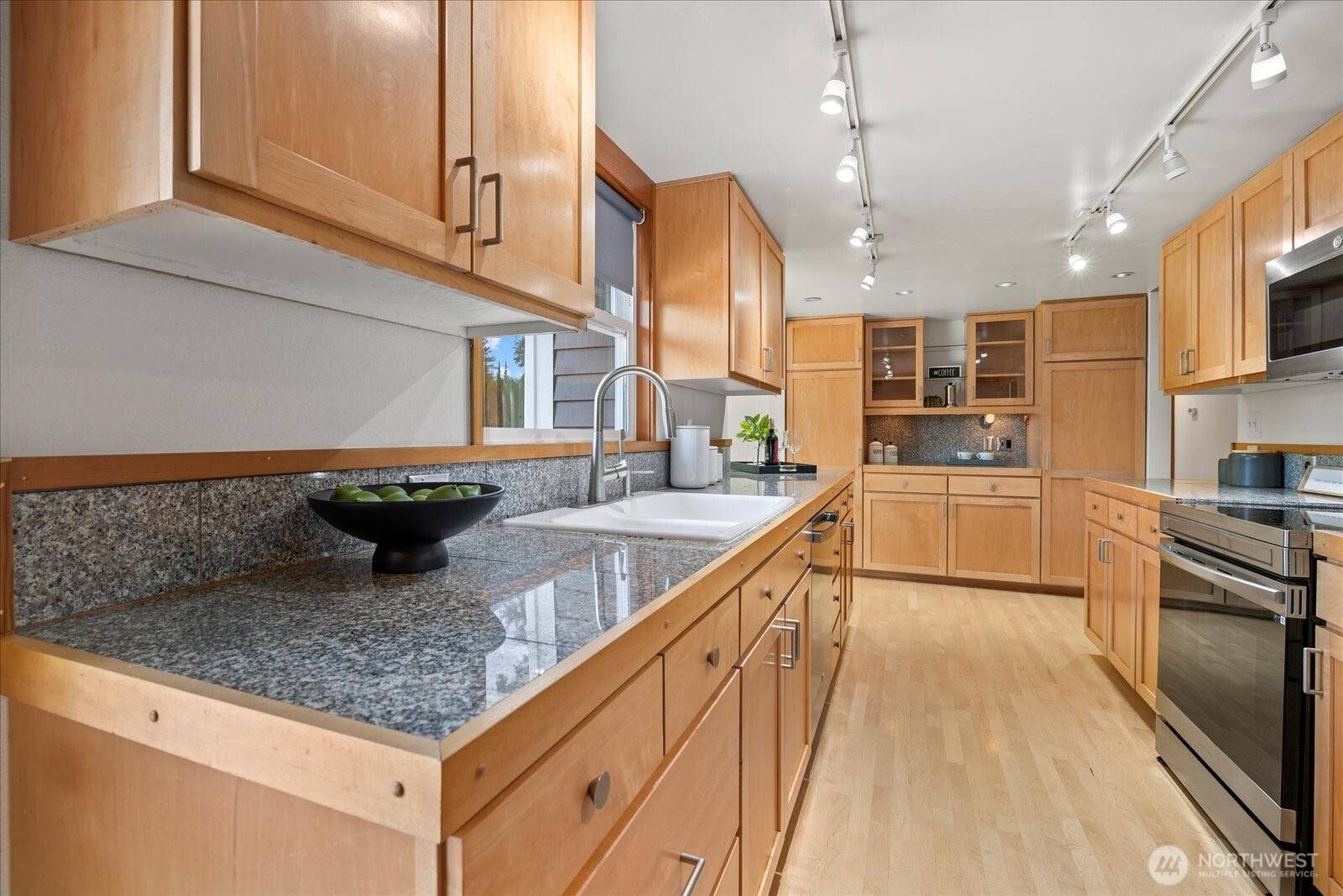 Redmond, WA 98052,10515 171st AVE NE