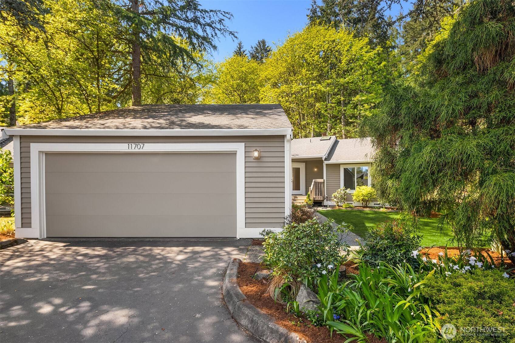 Kirkland, WA 98033,11707 NE 105th LN