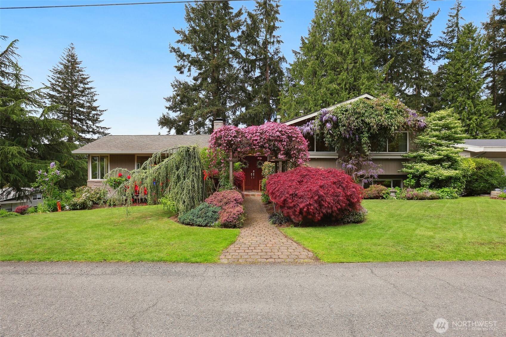 Bellevue, WA 98006,5657 126th AVE SE