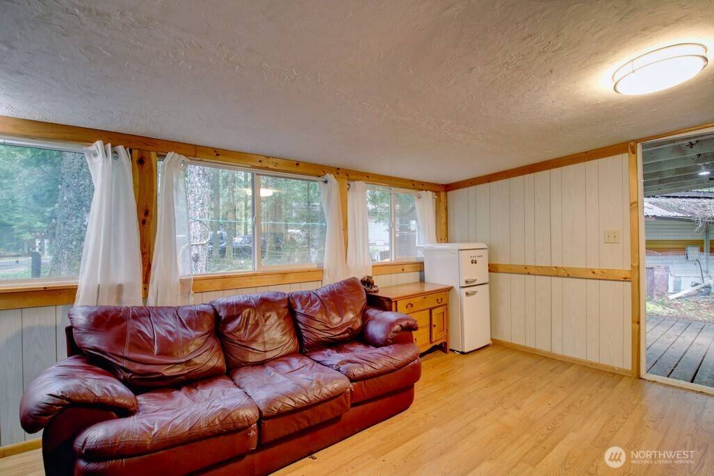 Deming, WA 98244,129 6 Riverside DR