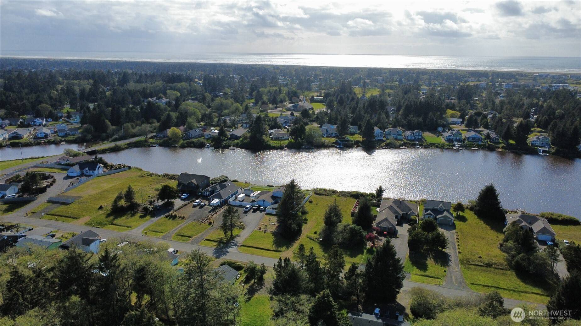 Ocean Shores, WA 98569,537 Chenois AVE NE
