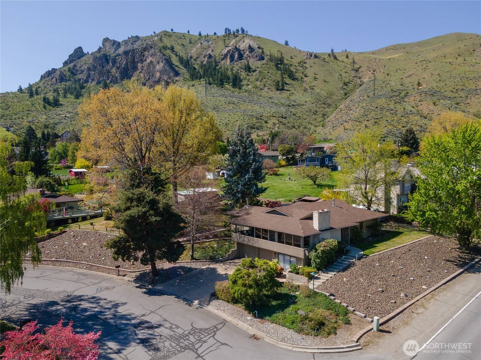 Wenatchee, WA 98801,1200 Summer Hill PL