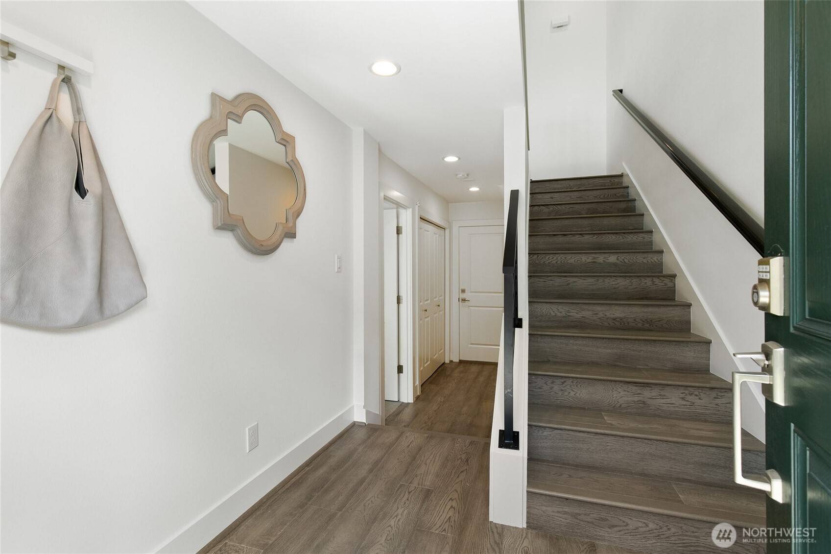 Seattle, WA 98119,921 W McGraw ST #34