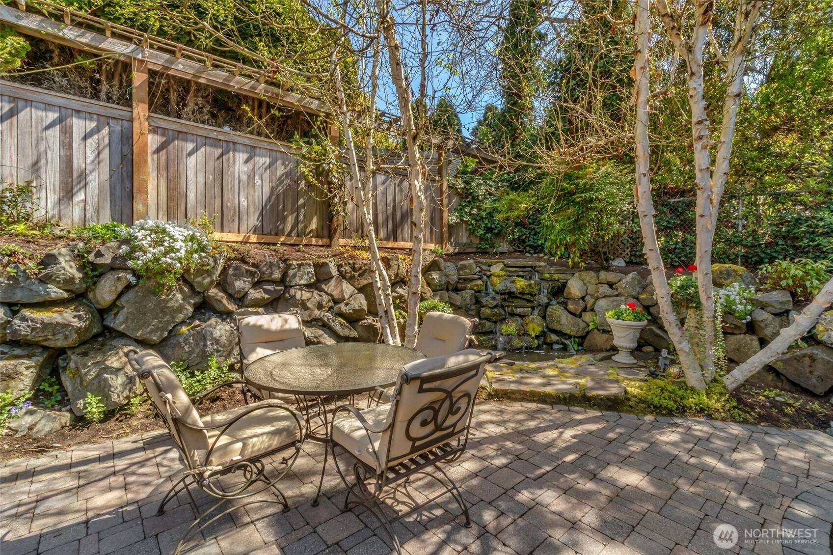 Edmonds, WA 98020,932 9th AVE N