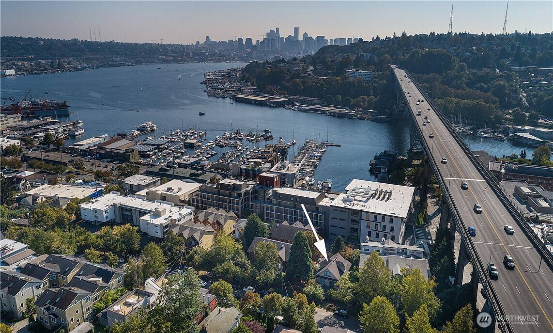 Seattle, WA 98103,913 N 35th ST