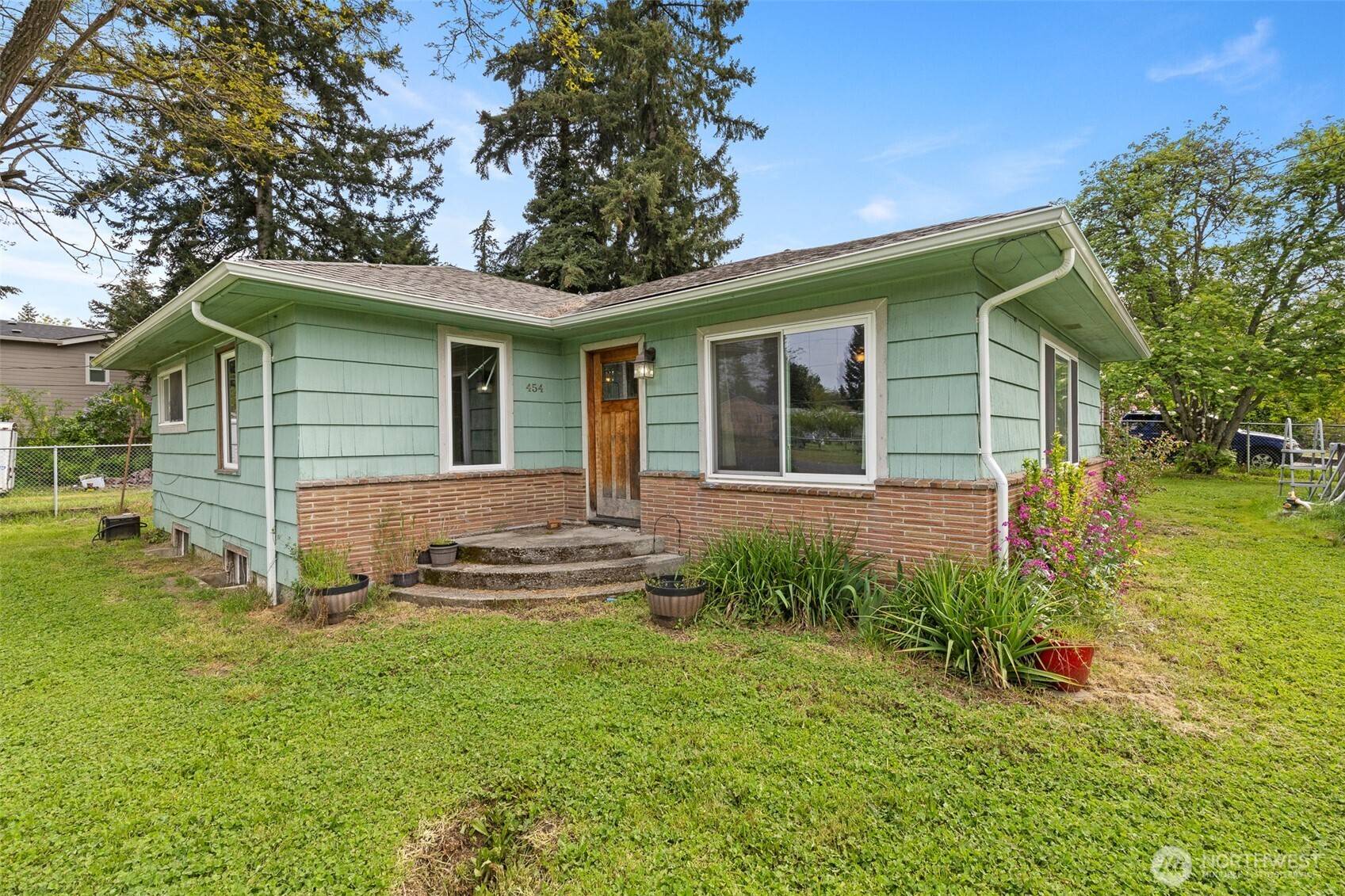 Burien, WA 98166,454 SW 142nd ST