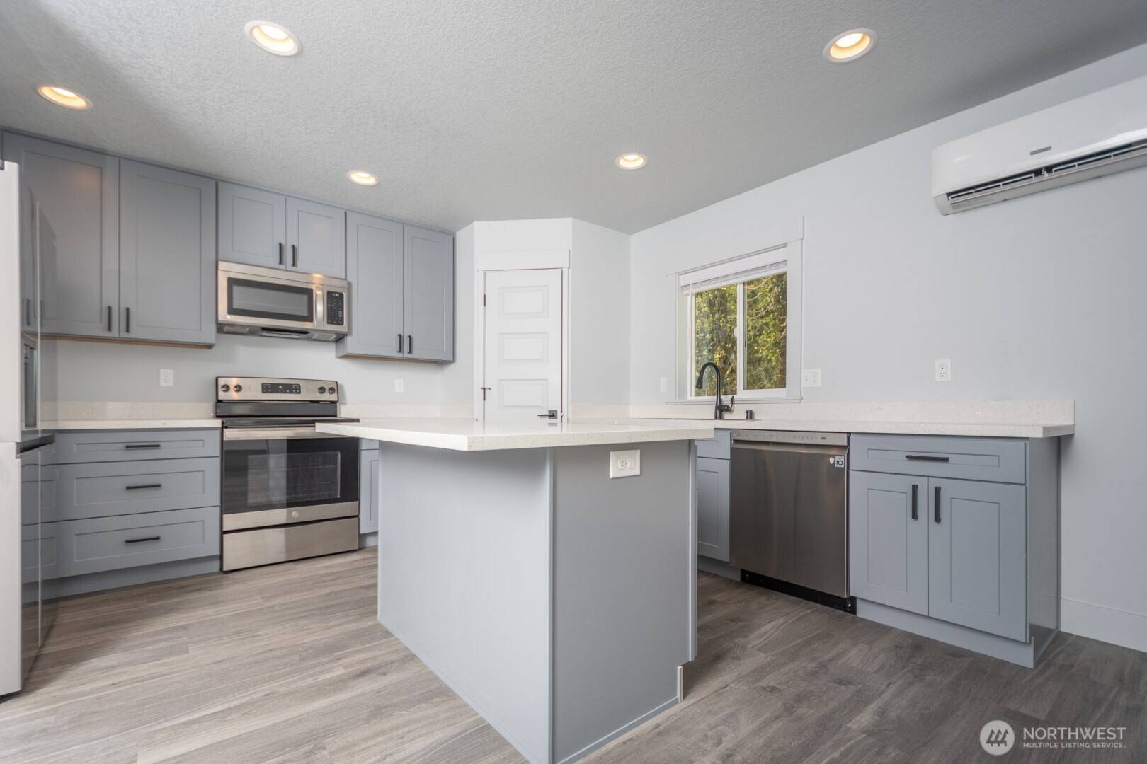 Winlock, WA 98596,206 Oak ST