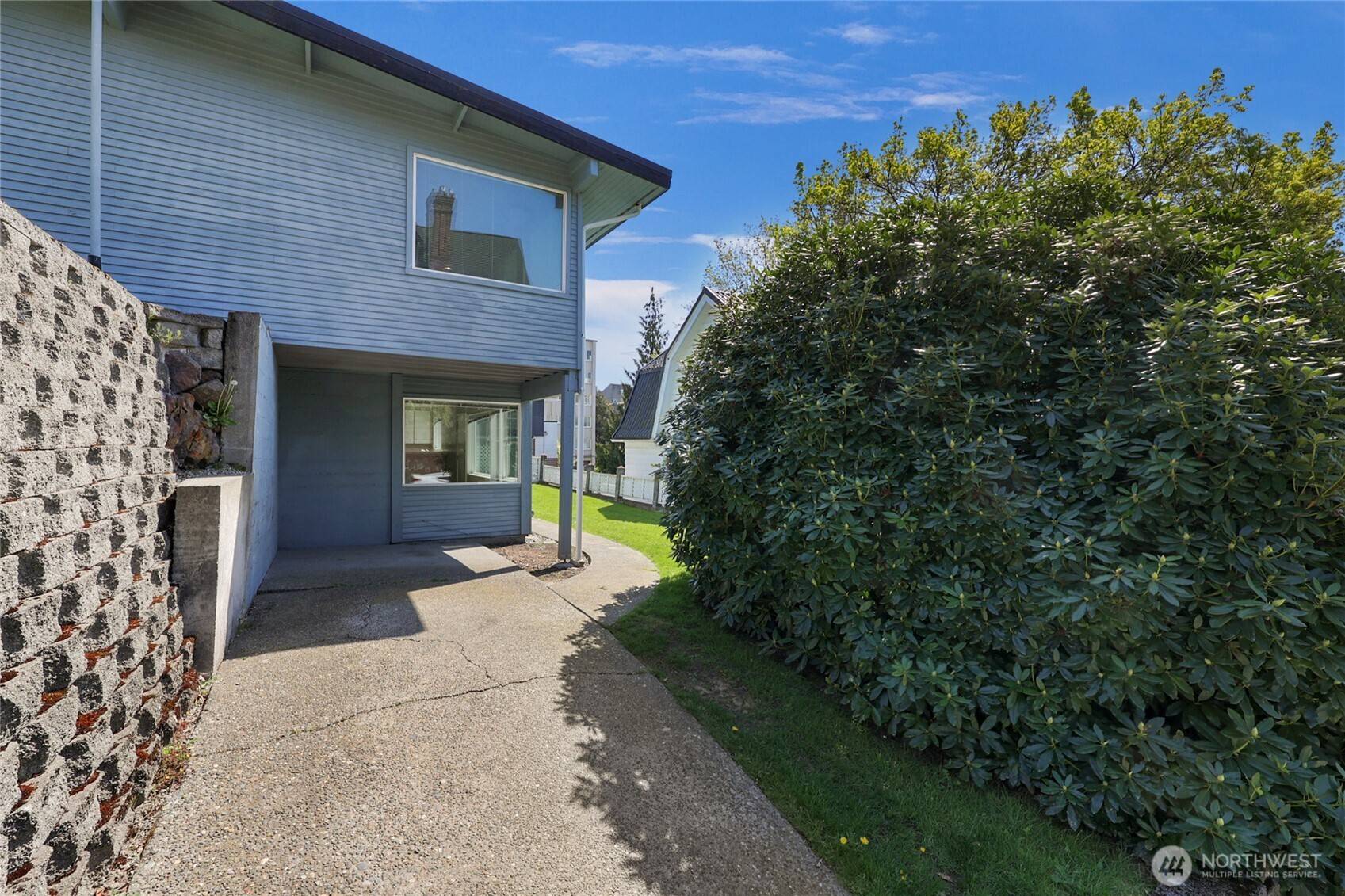 Seattle, WA 98119,223 W Kinnear PL