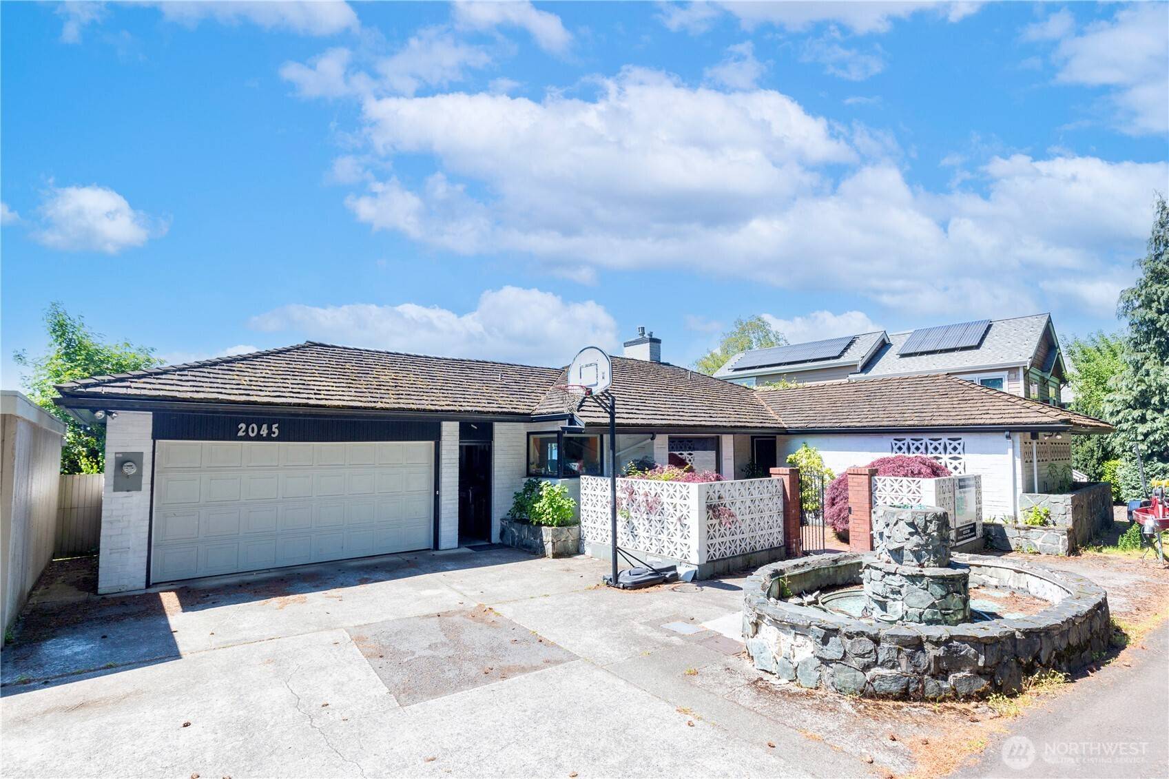 Kirkland, WA 98033,2045 Rose Point LN