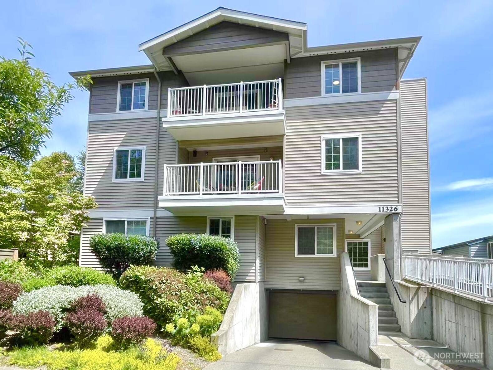 Seattle, WA 98125,11326 3rd AVE NE #201