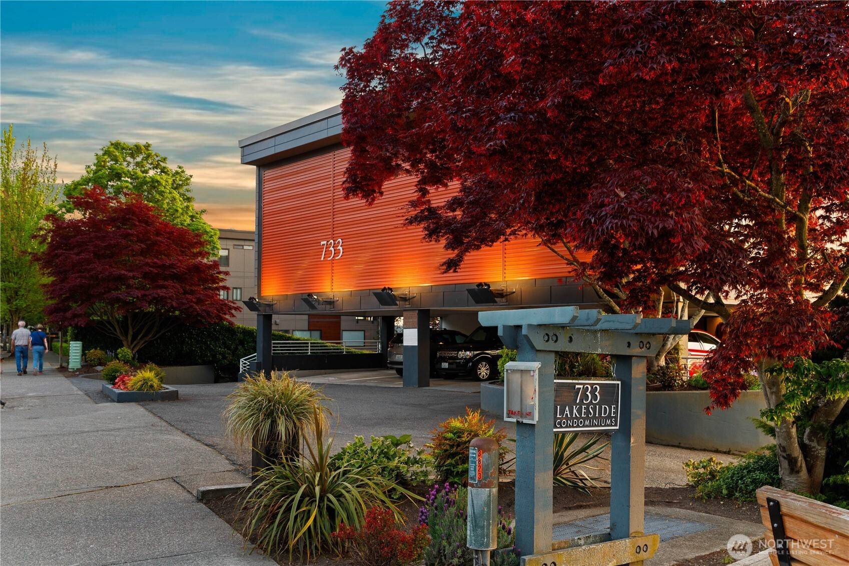 Kirkland, WA 98033,733 S Lake St #312