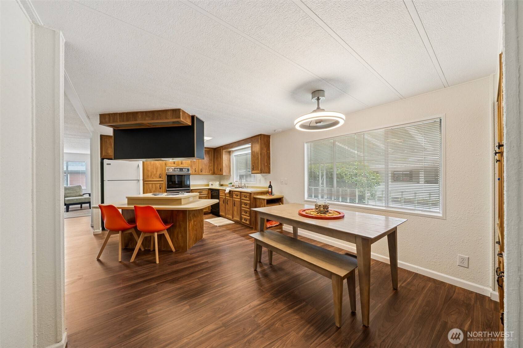 Auburn, WA 98002,3611 I ST NE #304