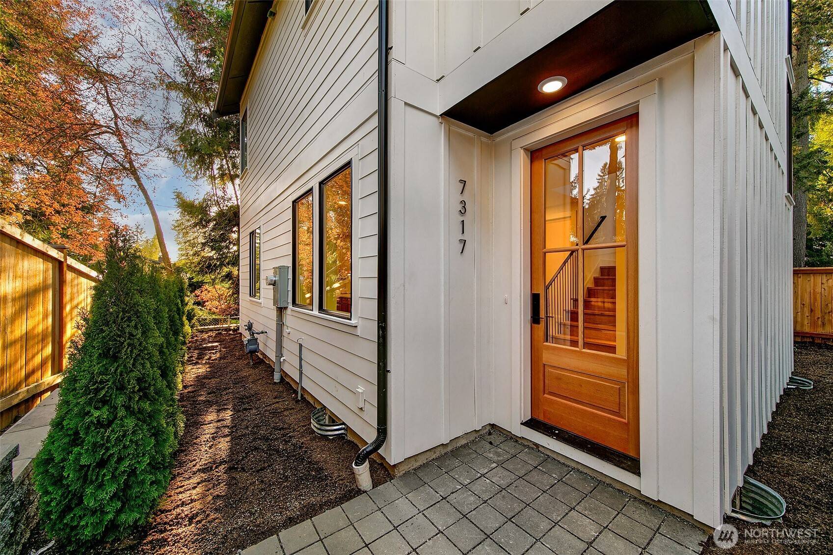 Kirkland, WA 98033,7317 128th AVE NE