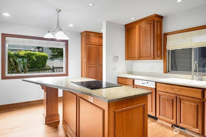 Mercer Island, WA 98040,2423 61st AVE SE