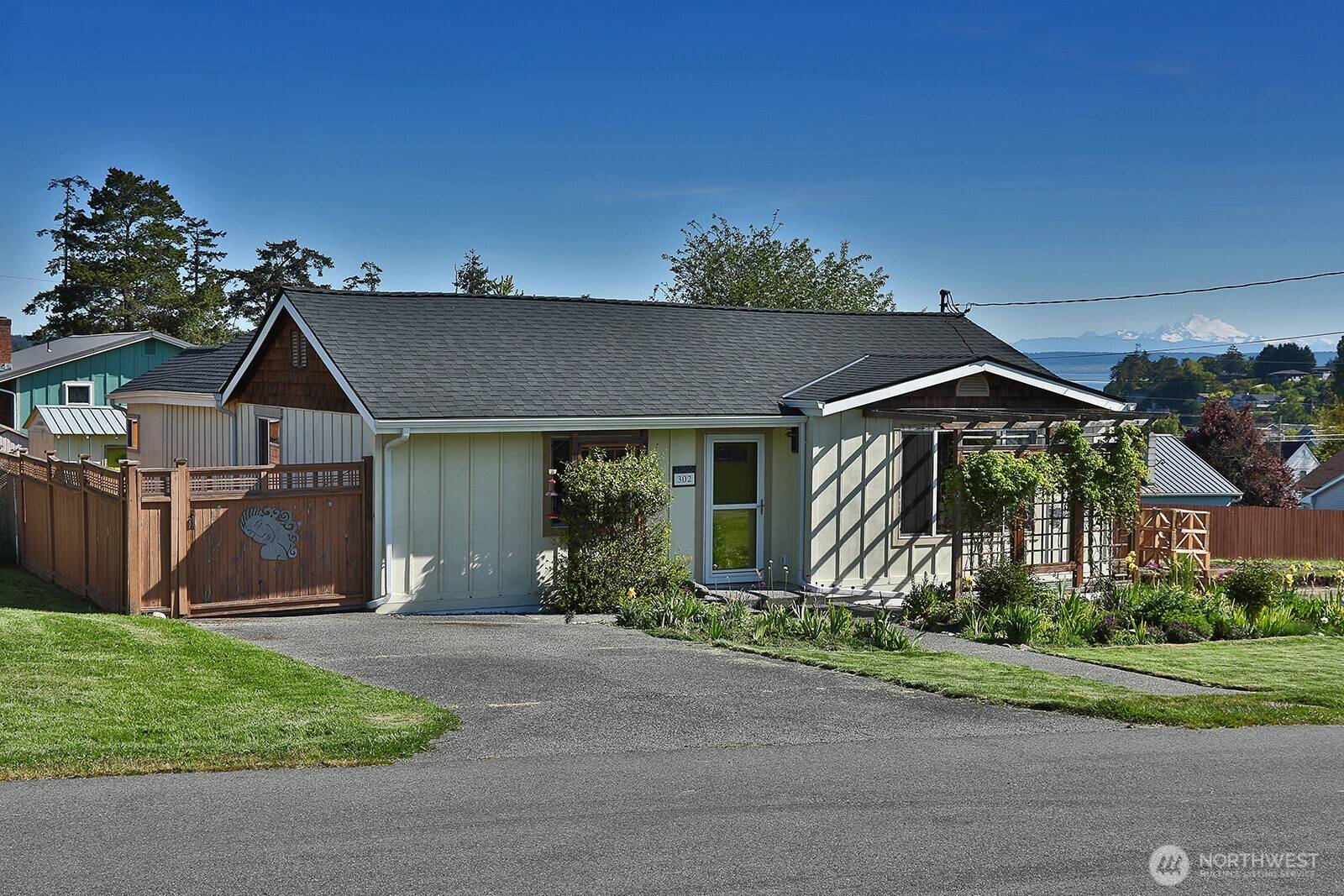 Coupeville, WA 98239,302 NE 5th ST