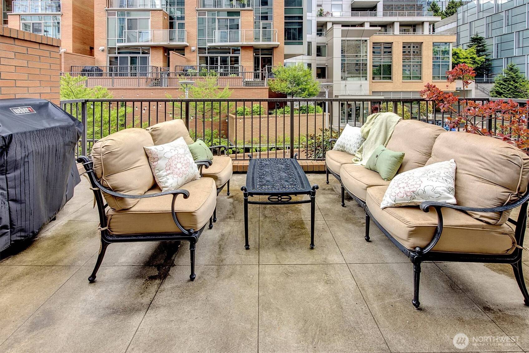 Bellevue, WA 98004,10630 NE 9th PL #TH-10