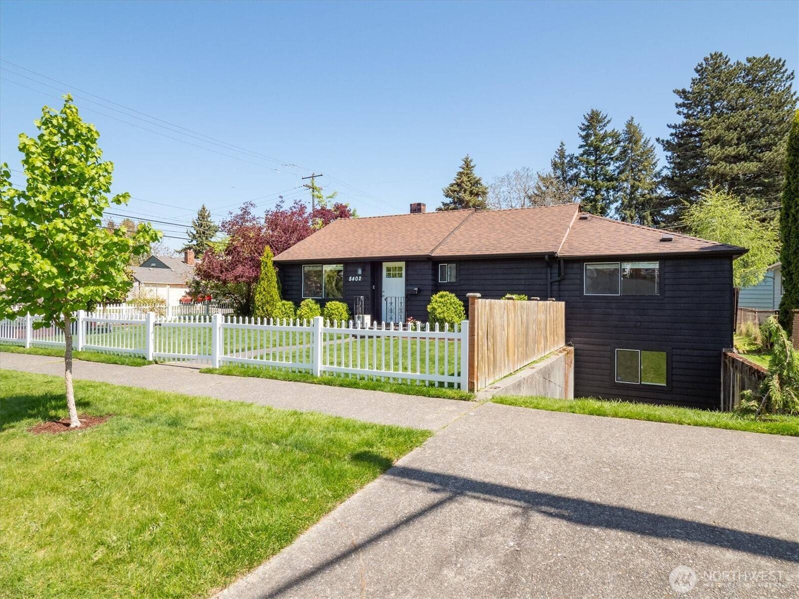 Seattle, WA 98106,8402 18th AVE SW
