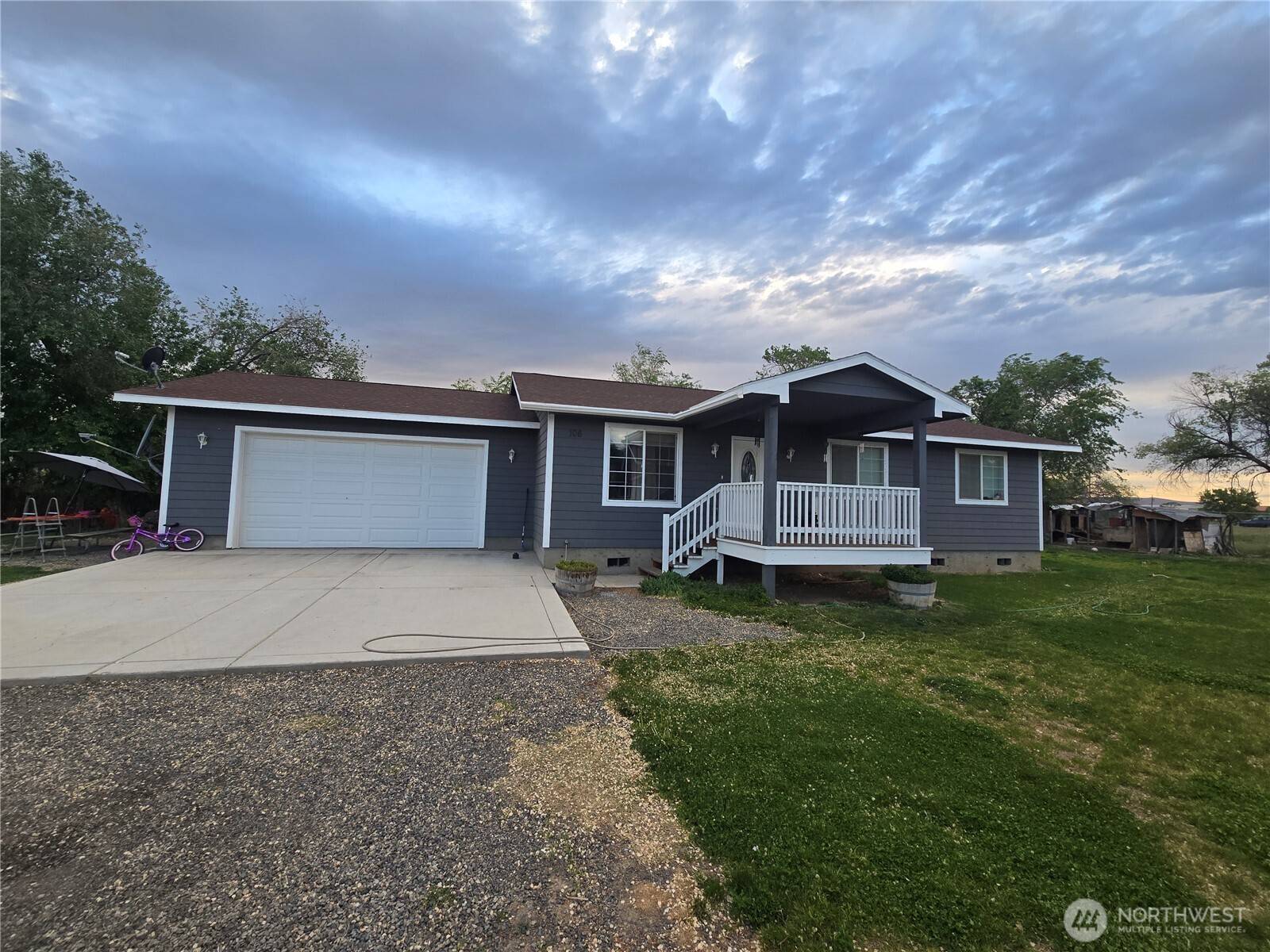 Wapato, WA 98951,106 Robles CT