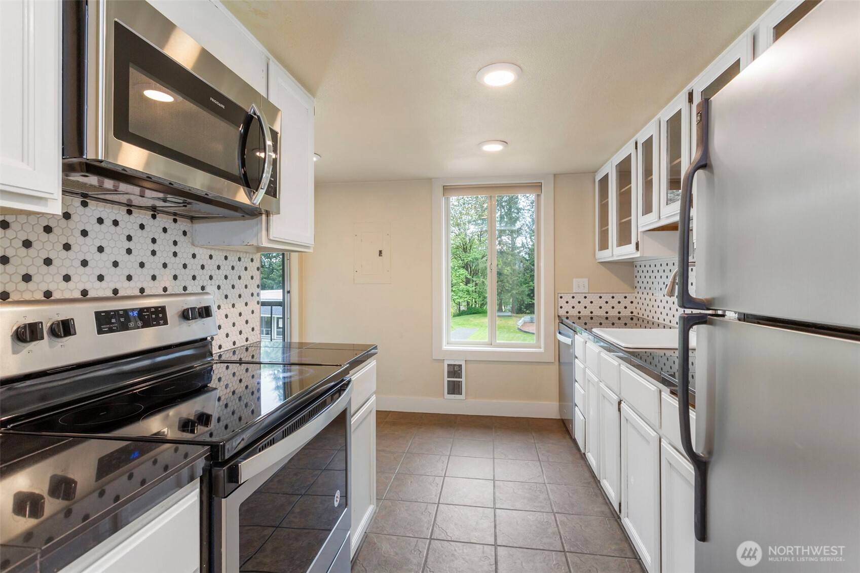 Issaquah, WA 98027,4641 W Lake Sammamish Pkwy SE #F305