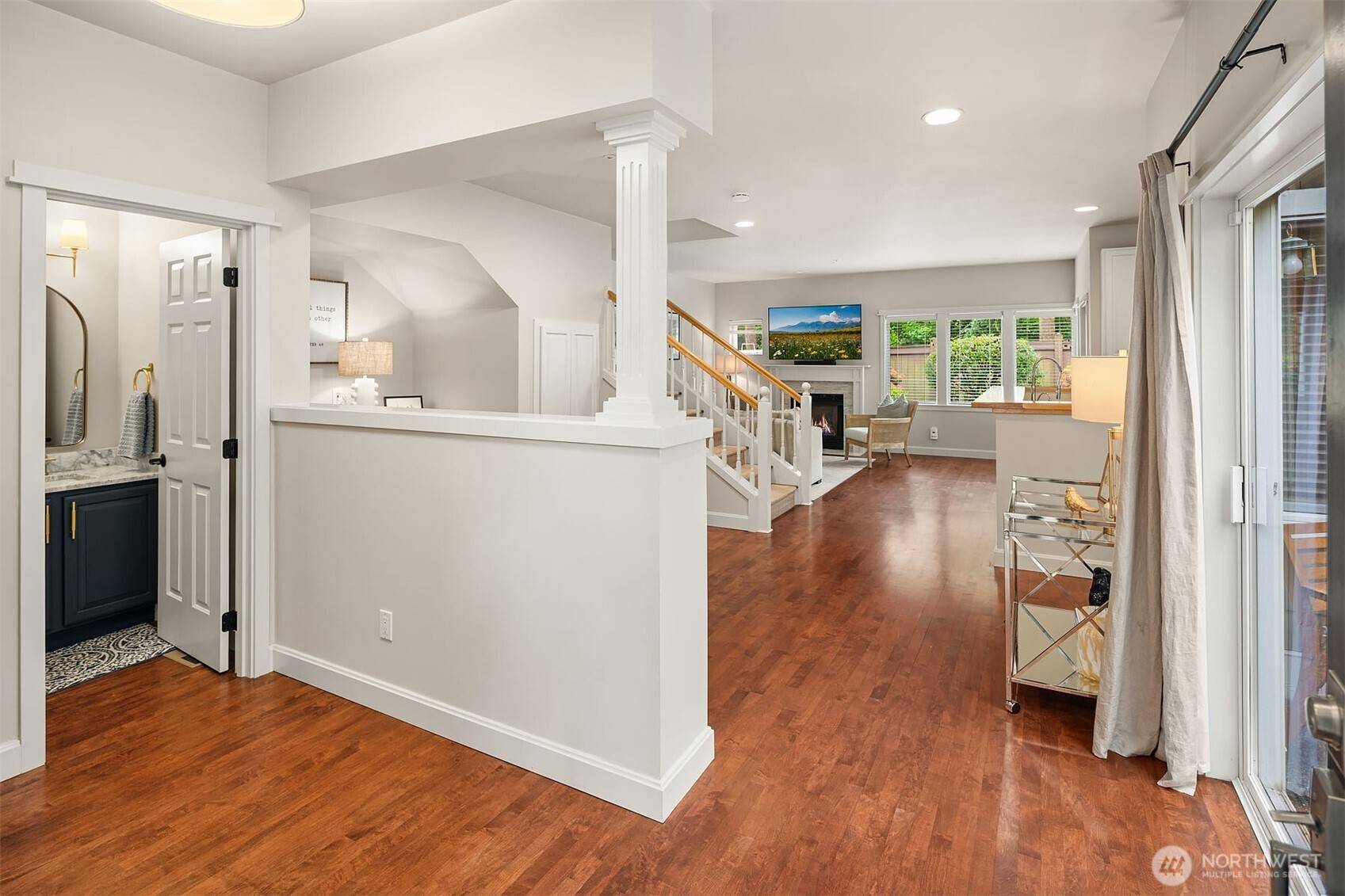 Kirkland, WA 98033,10005 NE 37th CT #106